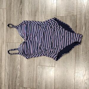 EUC Nip Tuck Swim Women's Striped Onepiece Swimsuit w/built-in bra sz 10